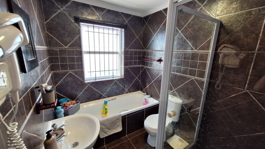 3 Bedroom Property for Sale in Velddrif Western Cape